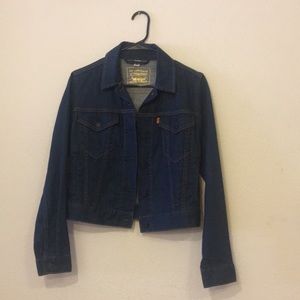 Classic levi’s medium wash jean jacket size S